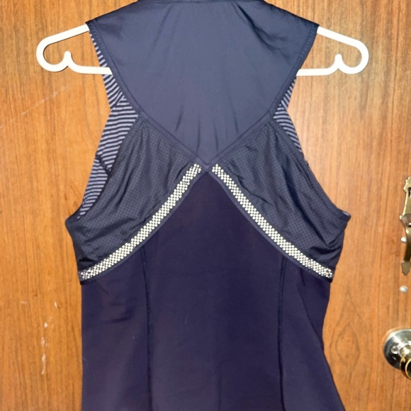 Women’s LuluLemon Reflective Athletic Vest - Picture 2 of 6